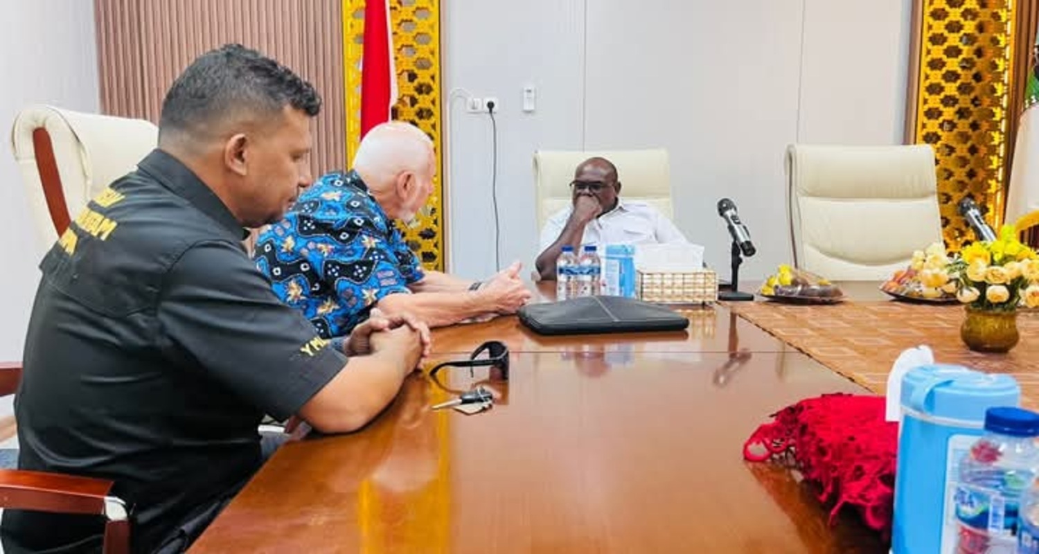 YAYASAN MUTIARA HITAM PAPUA DAN BLACK PEARL NETWORK AUSTRALIA BAHAS PENGEMBANGAN PROGRAM BAHASA INGGRIS DI PAPUA TENGAH
