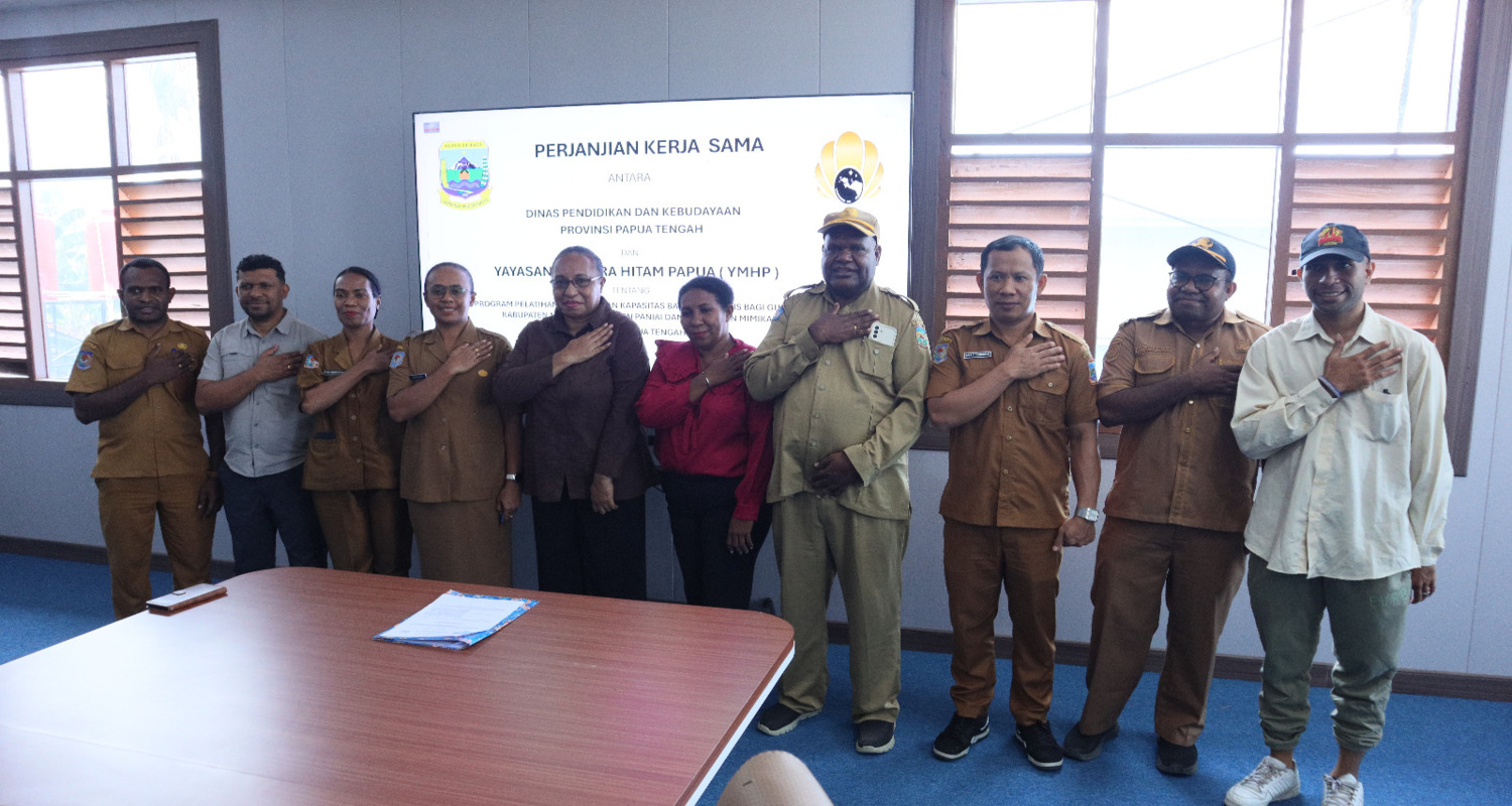 YAYASAN MUTIARA HITAM PAPUA LATIH 90 GURU BAHASA INGGRIS DI PAPUA TENGAH